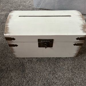 Wooding box with card slot